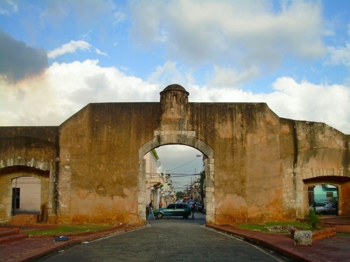 La Puerta de la Misericordia, denominada en principio Puerta de Santiago o Puerta Grande